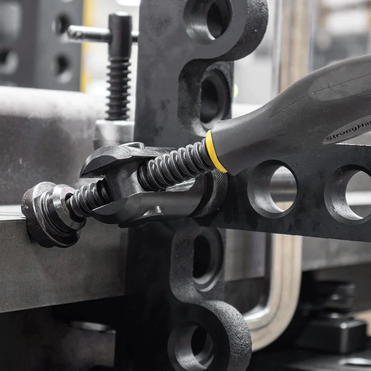 Clemă T-Post pentru țevi, bară verticală 250 mm, fixare țevi, braț orizontal 110 mm, Alpha 28, T28-61416 - imagine 4