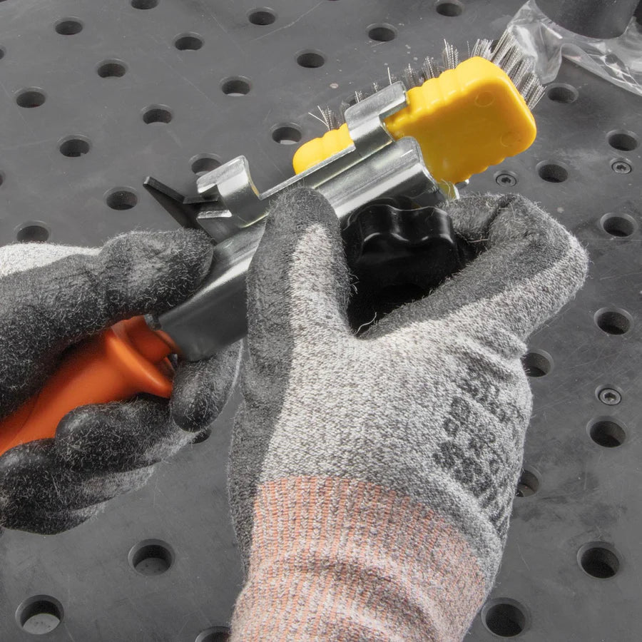 Perie de sârmă cu racletă pentru curățarea meselor de sudură și pieselor metalice, Strong Hand Tools, PM950