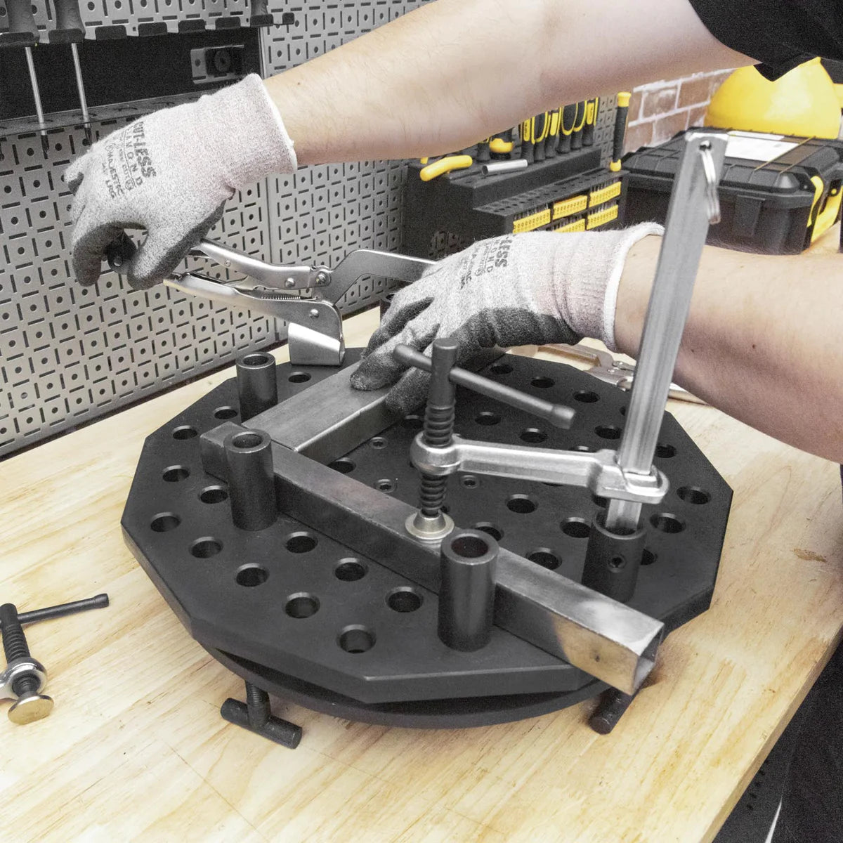 Stand mobil pentru sudură Ø350 mm + kit 12 accesorii, sistem 16 mm, Scout BuildPro, TWS350-KC1